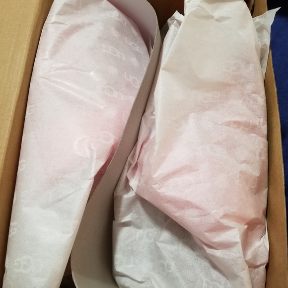 Slippers - Picture 2 of 7